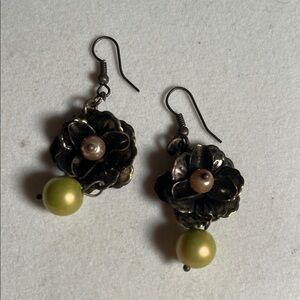 Vintage gold flower earrings